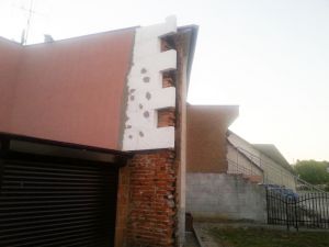 Ocieplenie i poprawa wyglądu ściany bocznej domu parafialnego